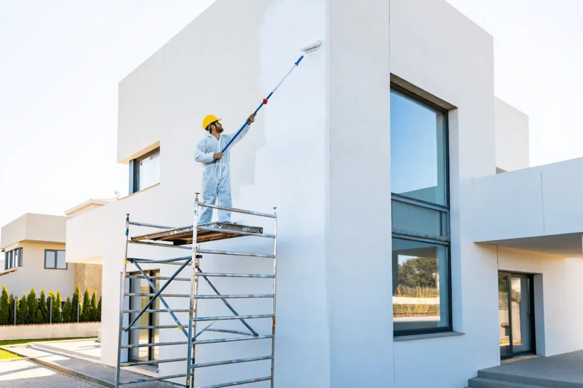Imagen de fondo para Pintores de fachadas en Mallorca | Rehabilitación y Pintura de Fachadas